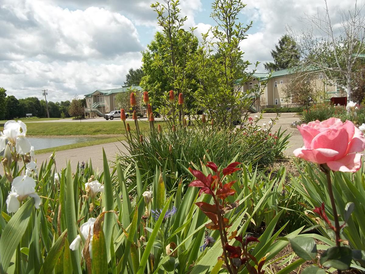 Fairway Suites At The Peak French Creek Exterior photo