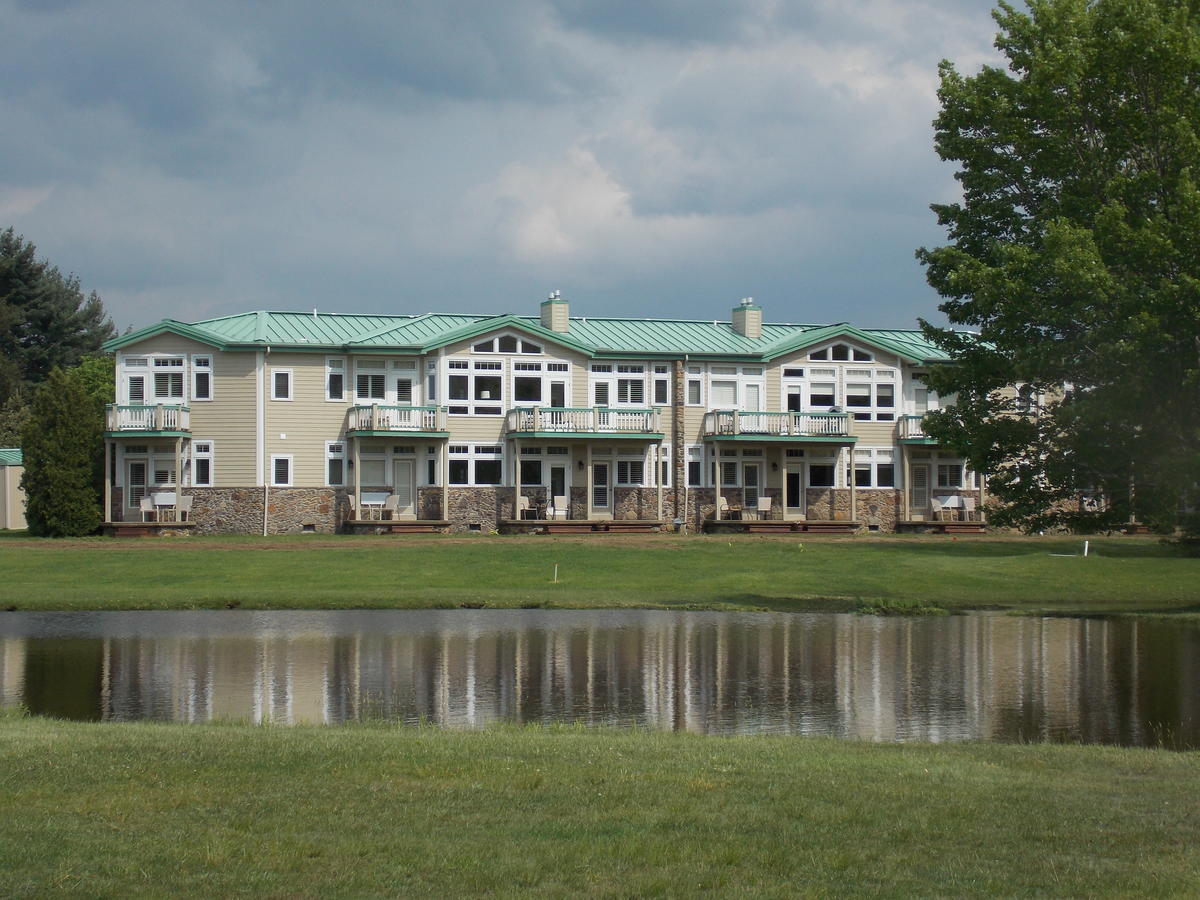 Fairway Suites At The Peak French Creek Exterior photo