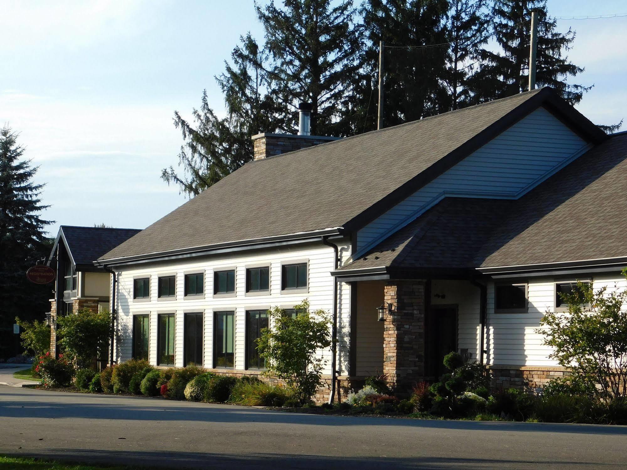 Fairway Suites At The Peak French Creek Exterior photo